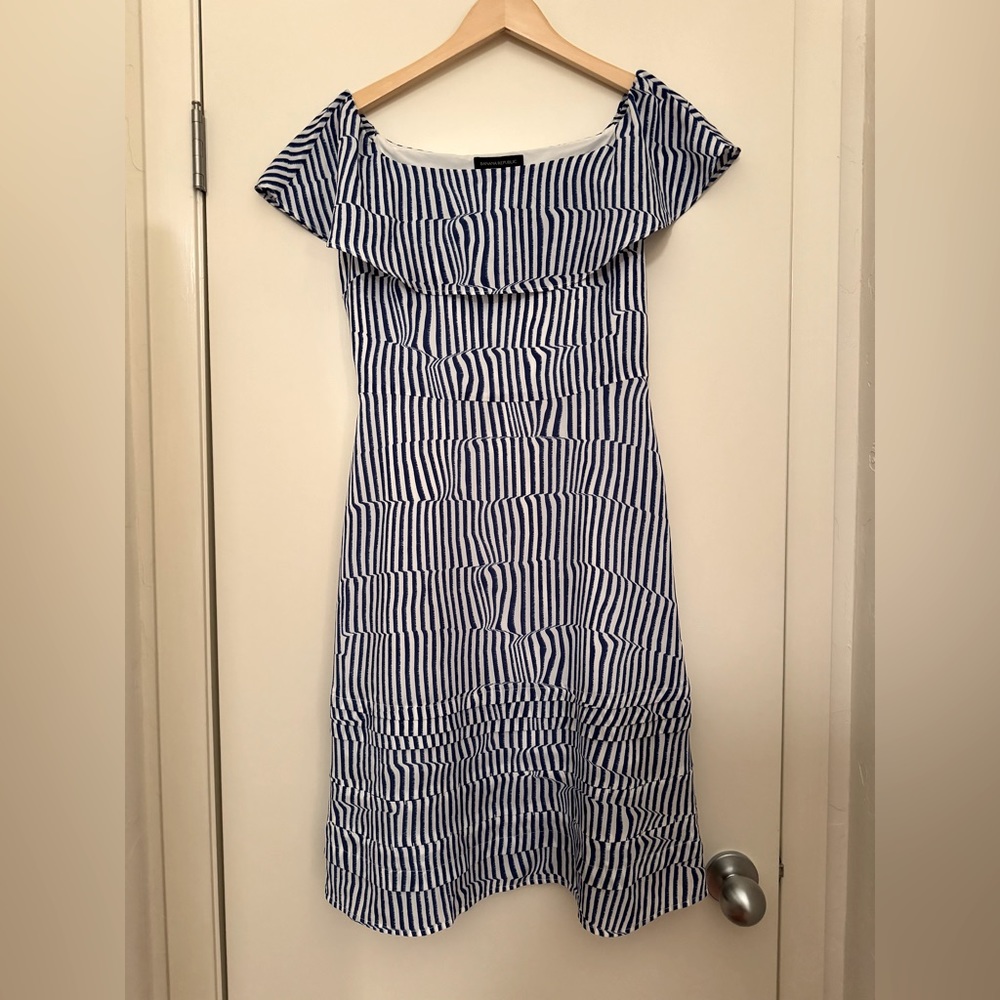 Off shoulders like new Banana Republic dress. Size 4. Navy and white stripes.